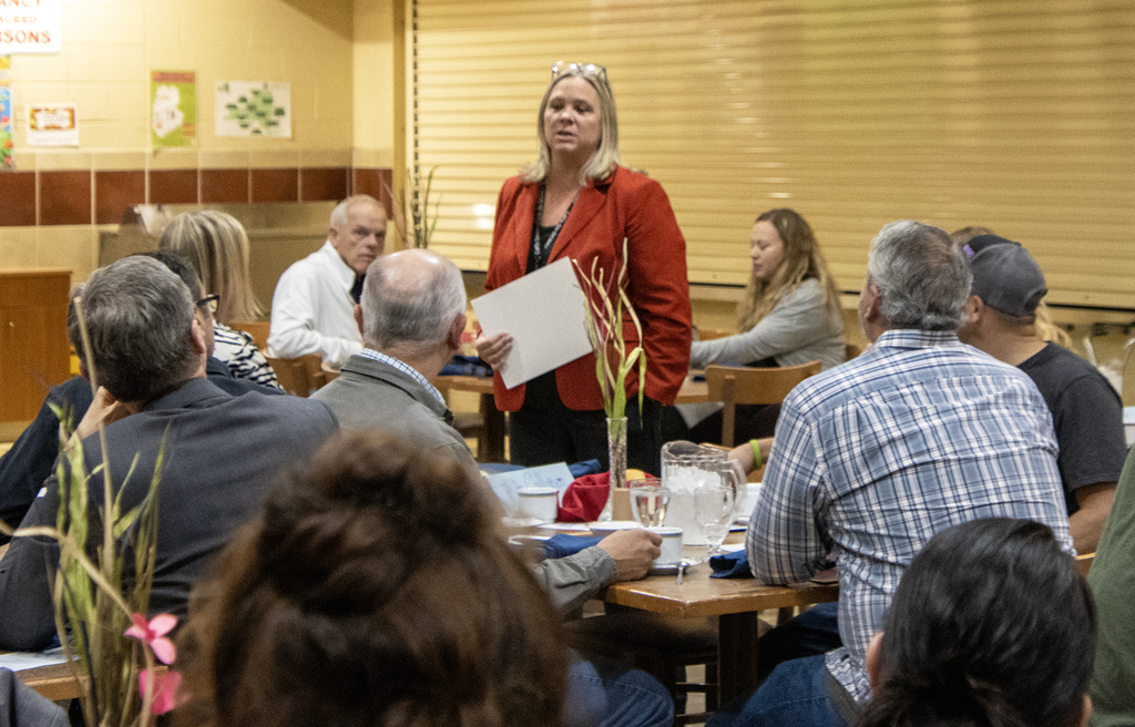 Jenn Lawrence speaks at dinner