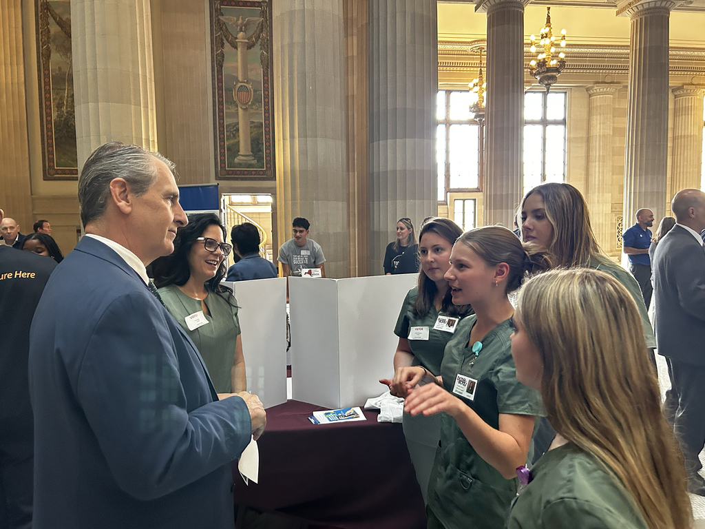 NYSED Assistant Commissioner speaks with New visions students