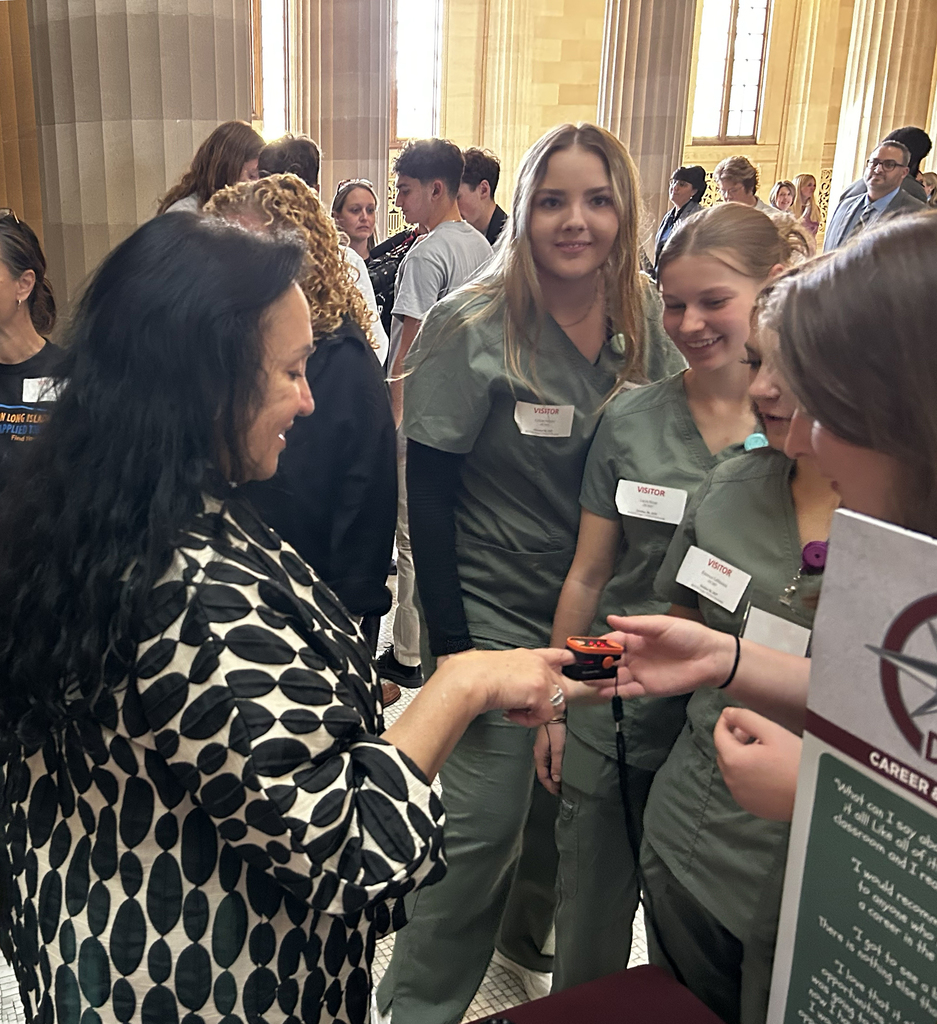 New visions students measure oxygen level of Commissioner Rosa