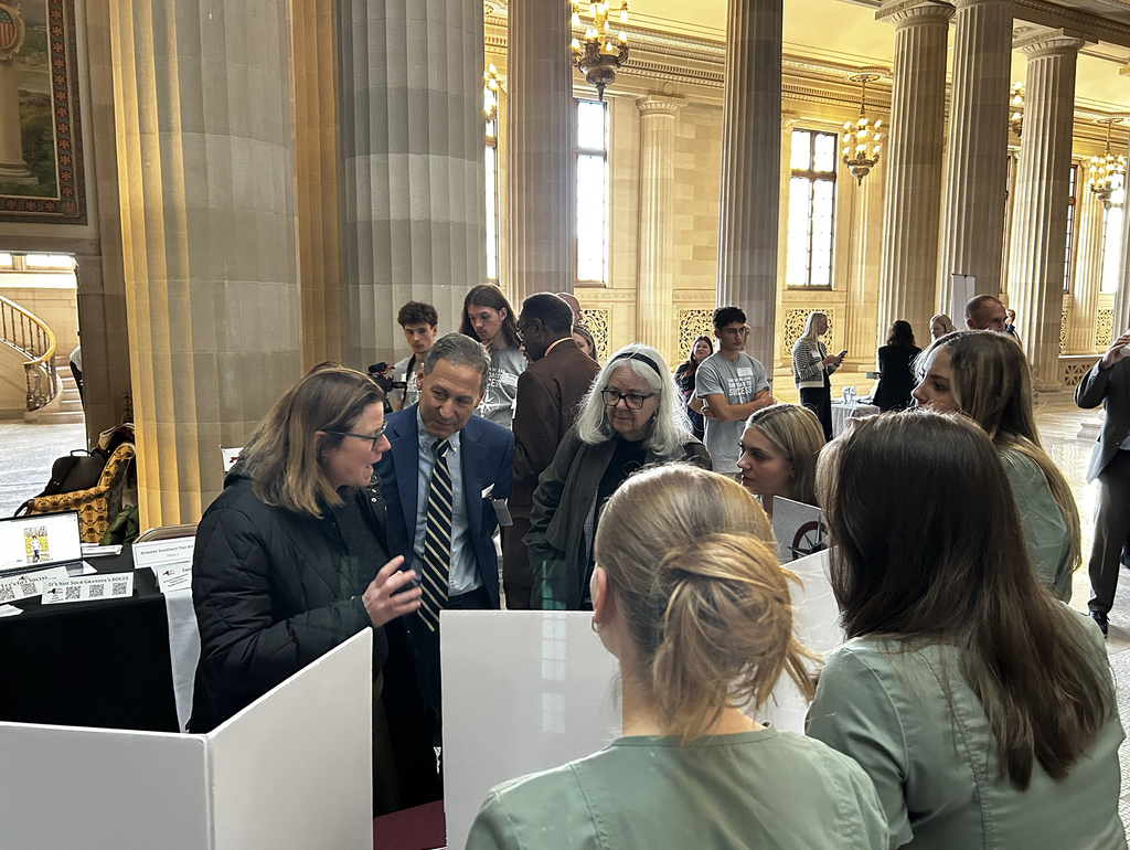 Regents speak with New Visons students