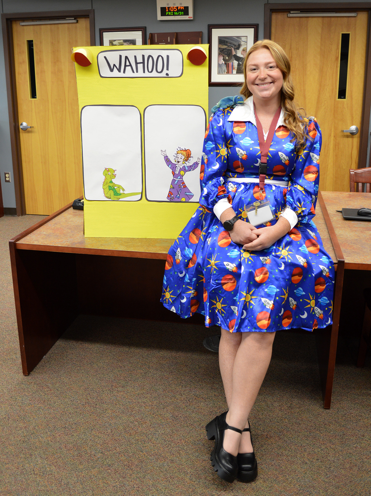 teacher dressed as Miss frazzle