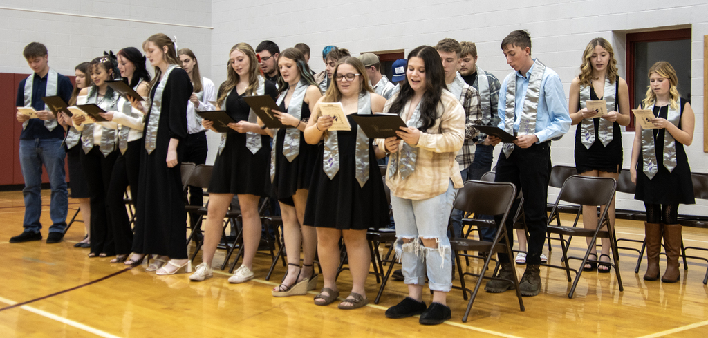 NTHS students reciting pledge