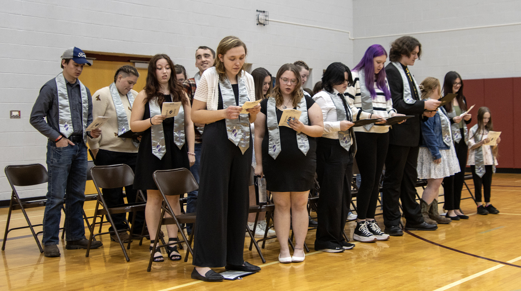 NTHS students reciting pledge