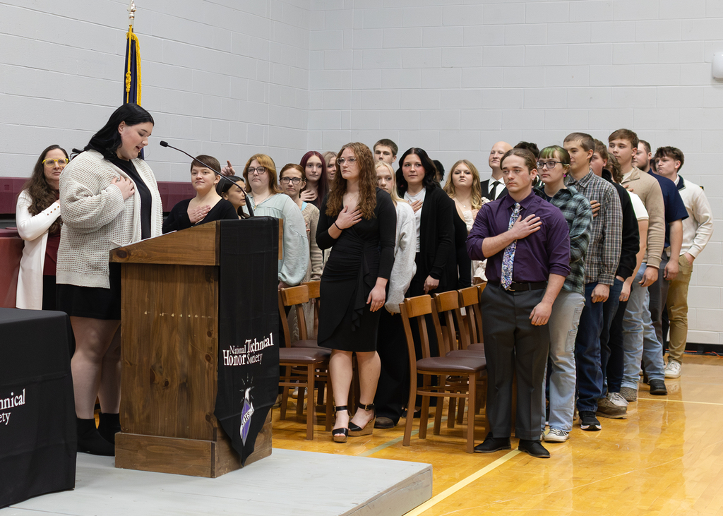 students reciting Pledge