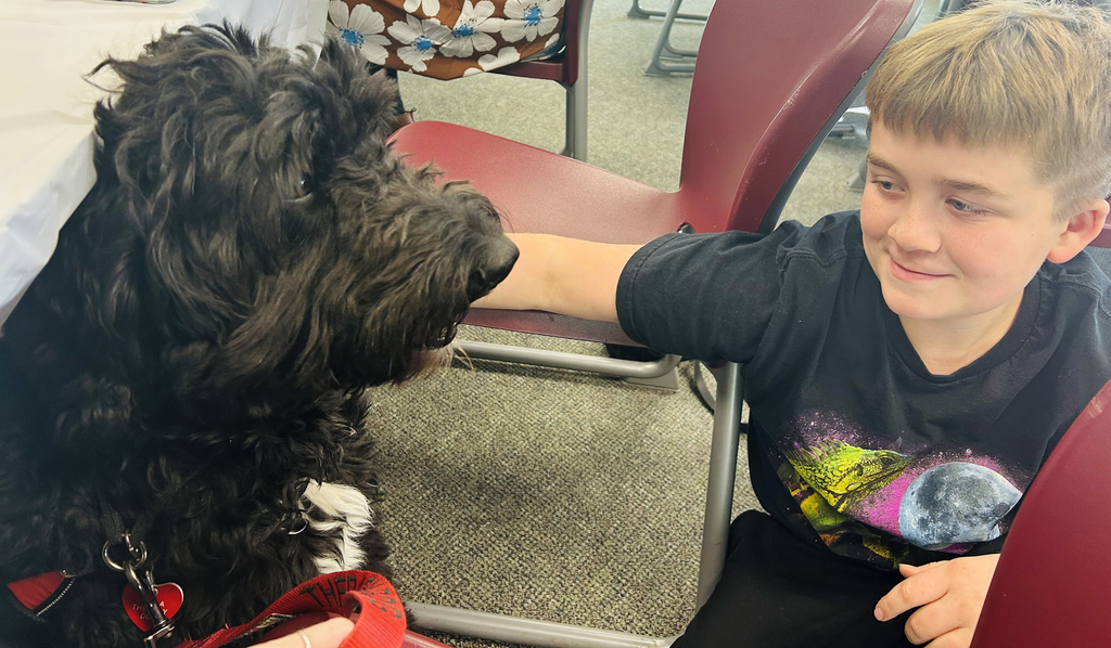 student with a therapy dog