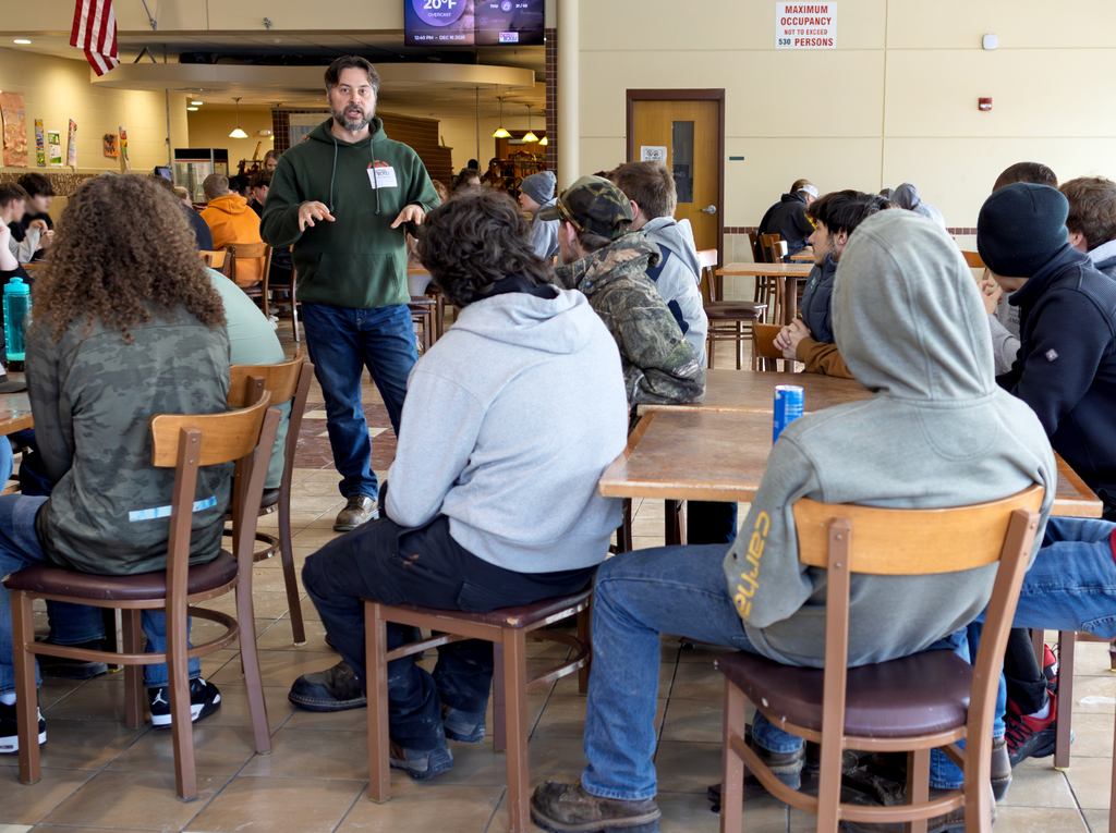 Ray Tucker, union speaker, talks to students gathered in cafeteria at Pole Campus.