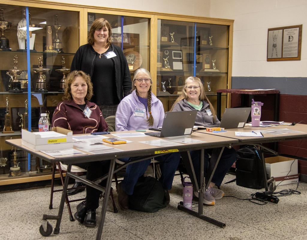 4 poll workers at Delaware Academy