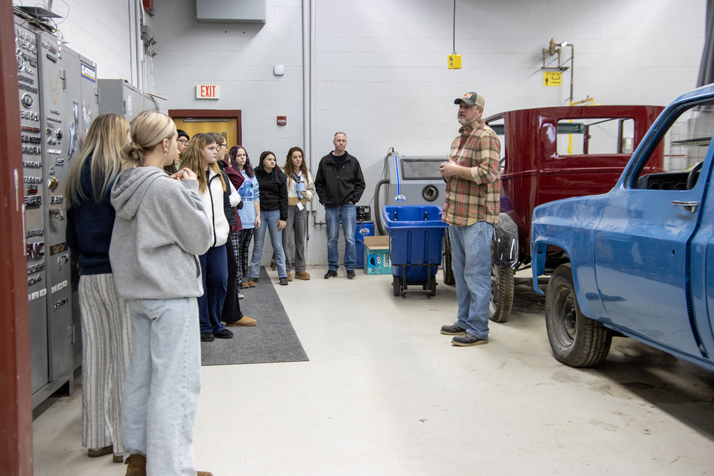 Auto body teacher speaks to visiting students