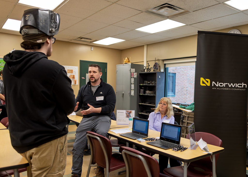 student speaks with Alvogen company representatives