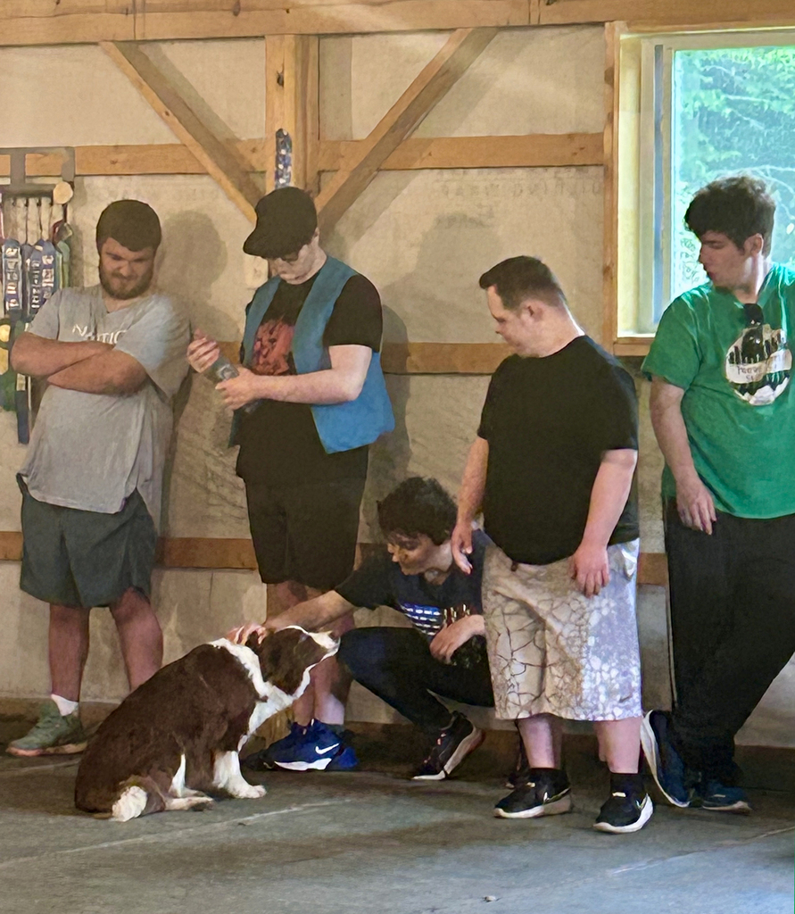5 students with a dog
