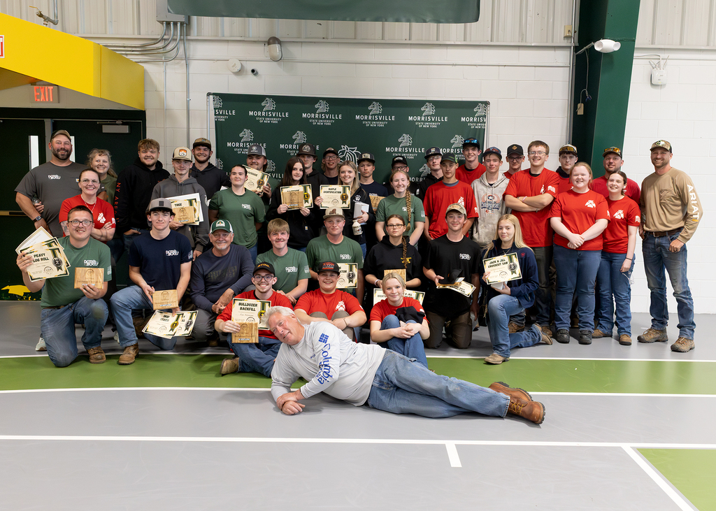 Group shot of conservation students and teachers from both campuses