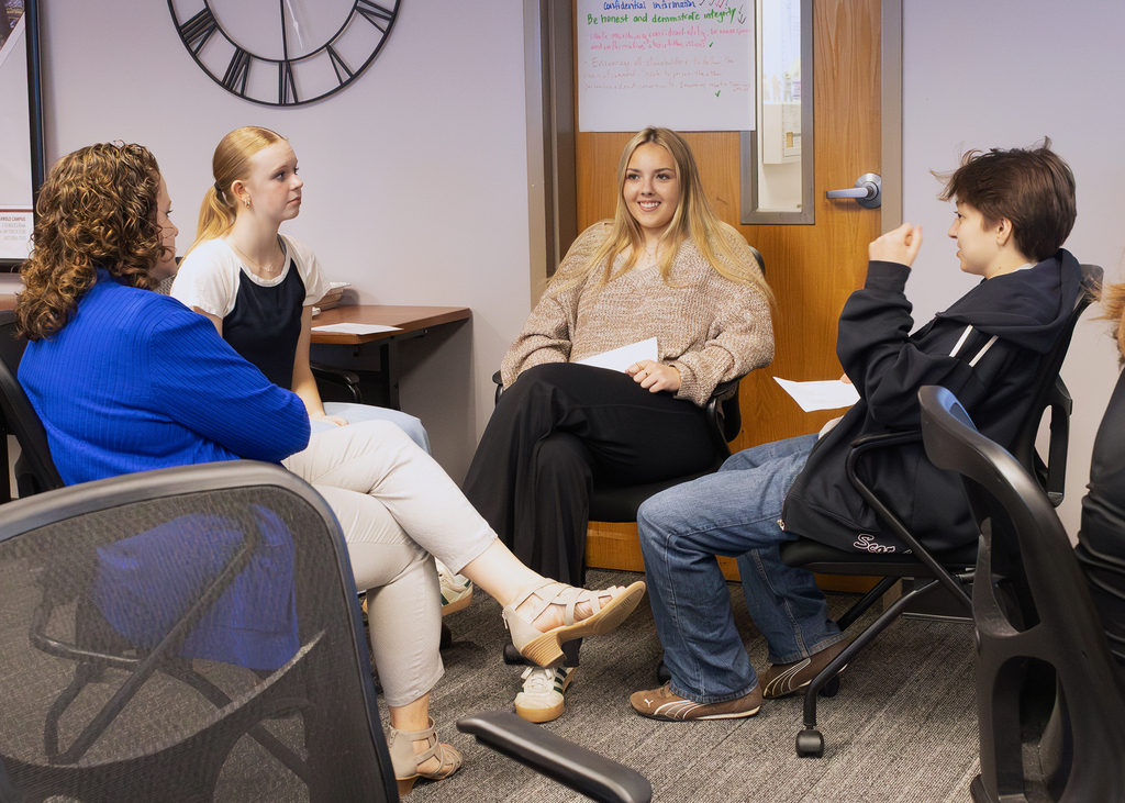 group of 4 students in a discussion