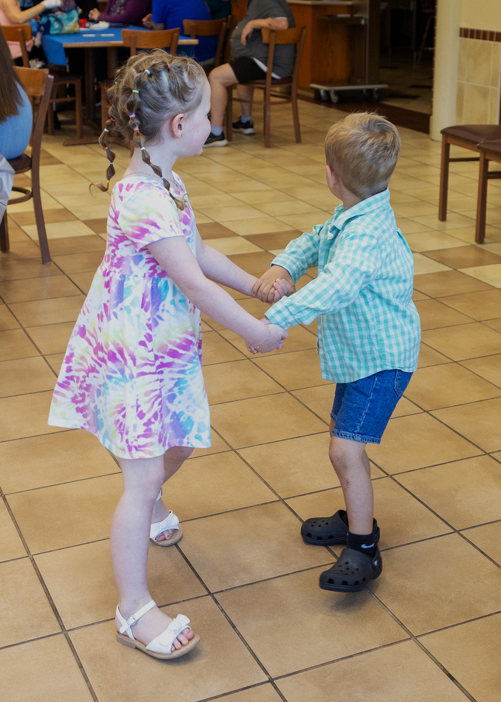 2 preschool children dancing