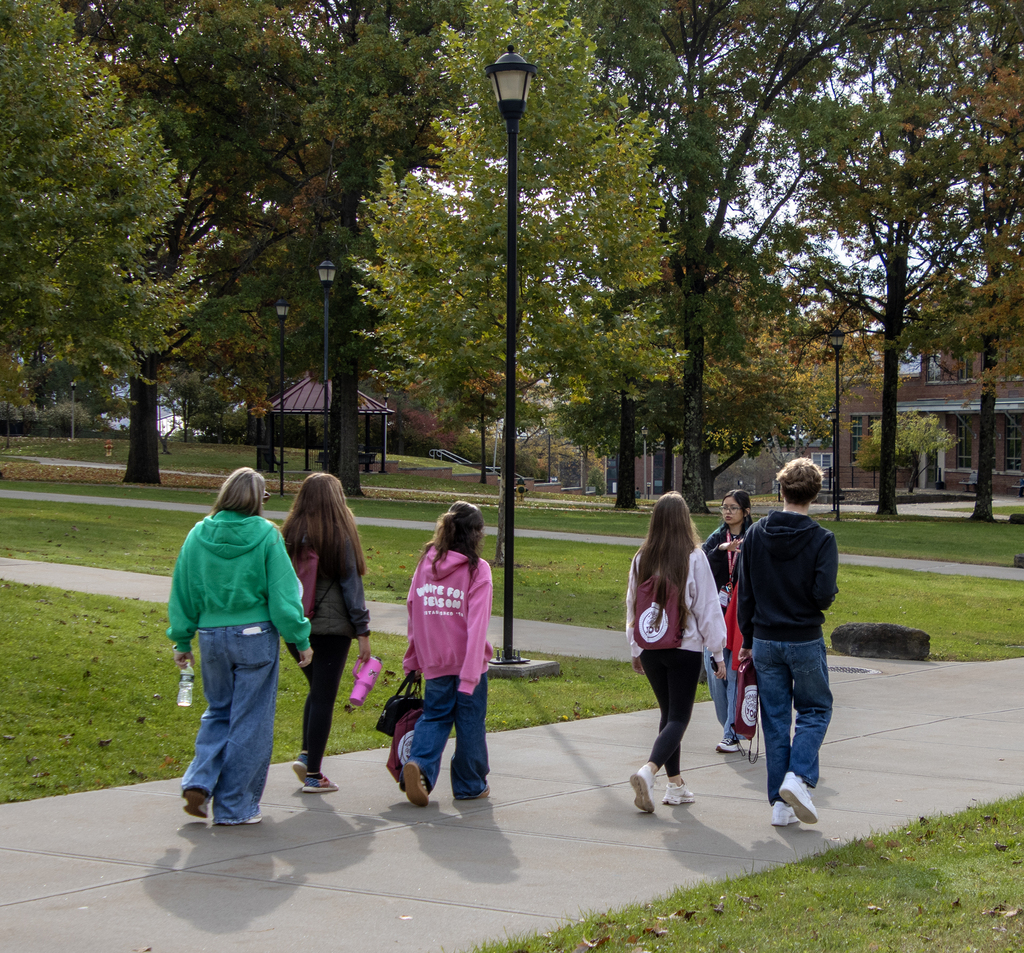 SUNY Oneonta tour guide speaking to students on a tour
