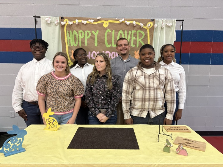 Hoppy Clover Rabbit Show