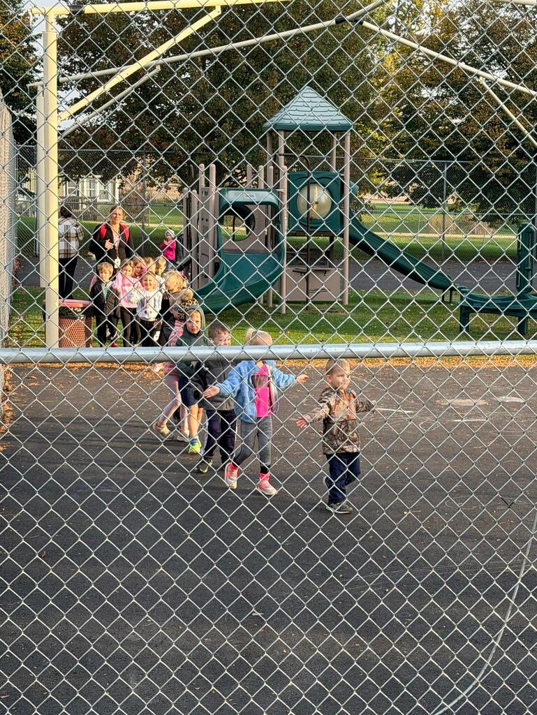 Red Ribbon Week Walk around the Park