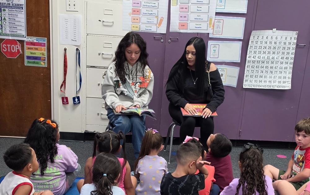 LIA students reading