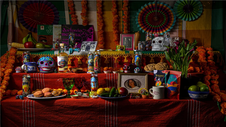 Dia De Los Muertos Ofrenda