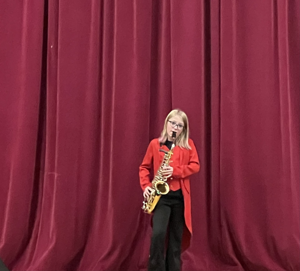 5th grade student playing the saxaphone