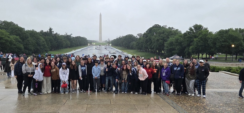 Depew students pose at the Washington monument.