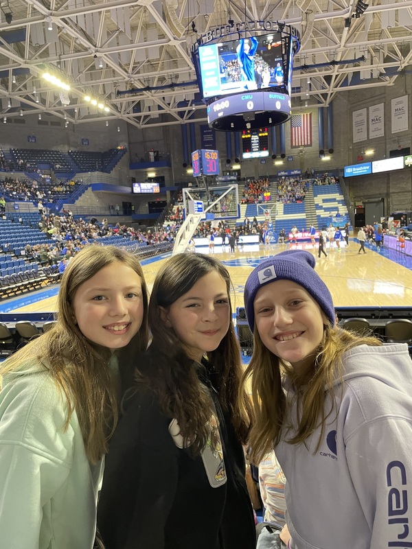 Students have fun at a basketballl game.