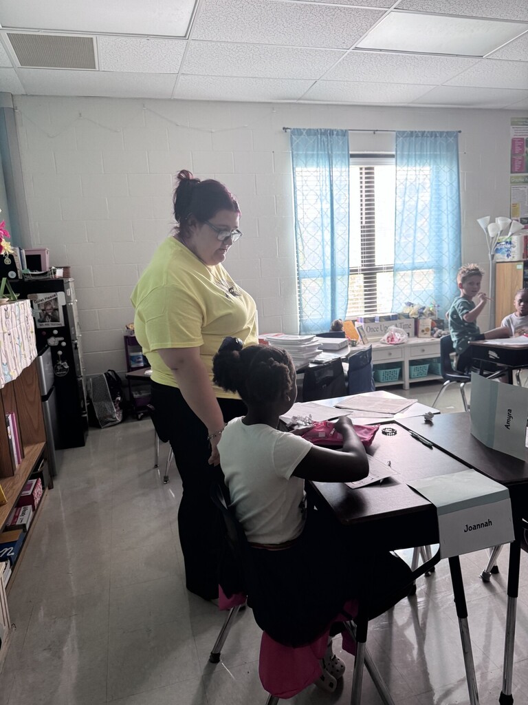 ed prep student helping a Pleasant Hill elementary student