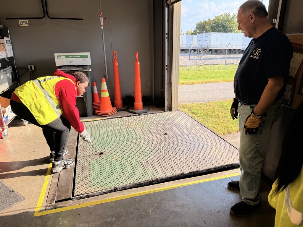 student raising dock leveler