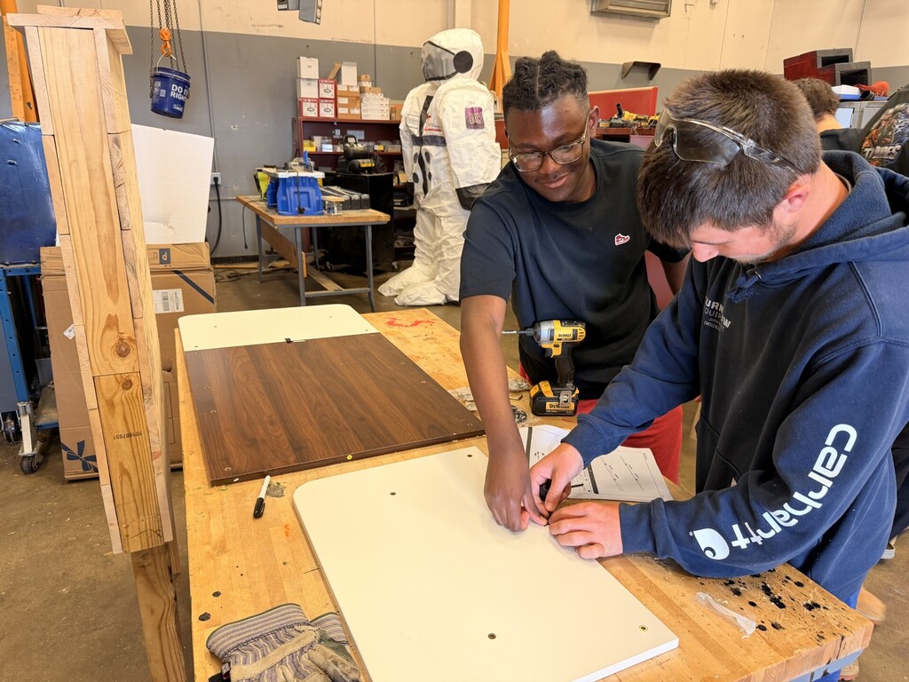 2 students at a work bench