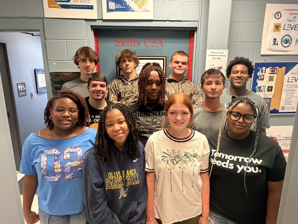 11 students posing for photo