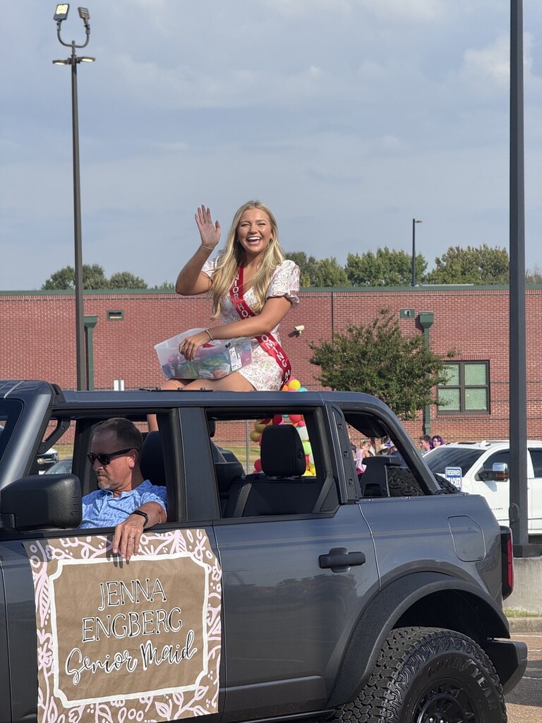 students at homecoming parade