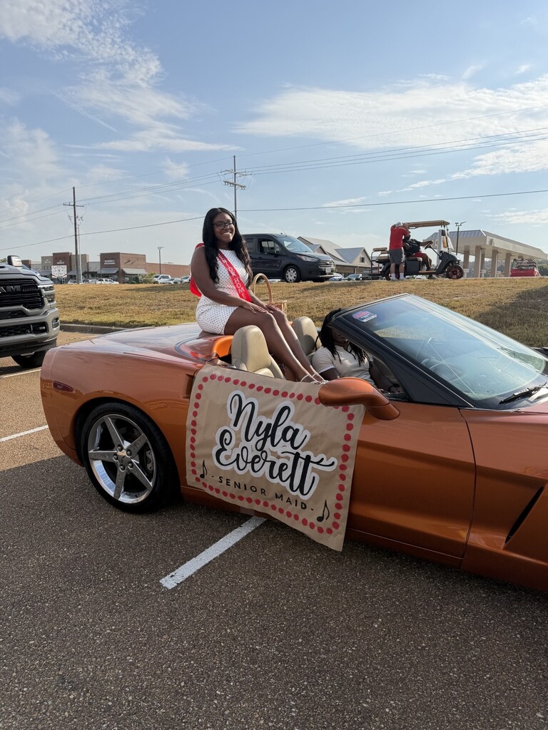 students at homecoming parade