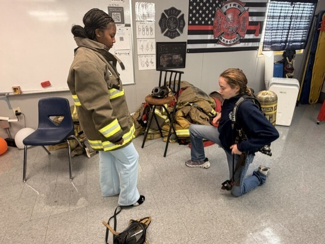 students learning SCBA