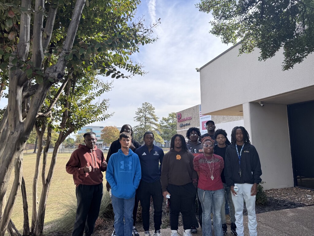adv man students field trip