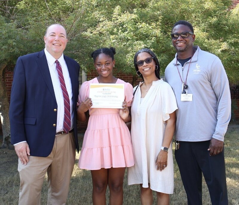 1 student picture with principals
