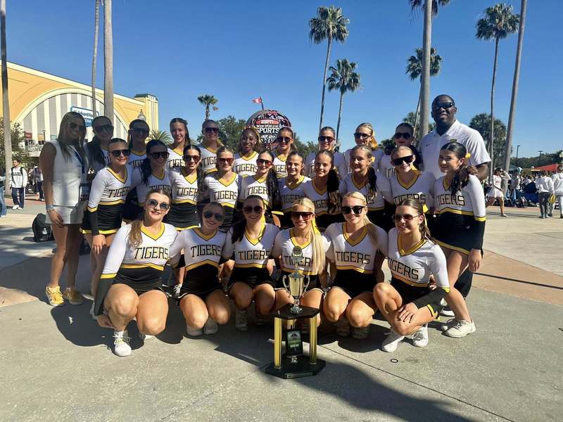 HHS Cheerleaders at the Nationals in Orlando 2026