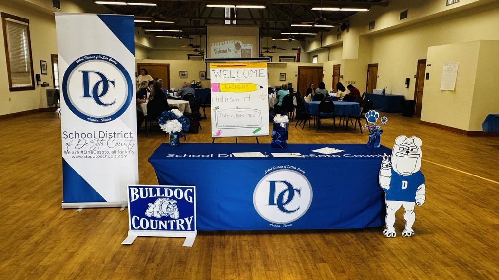 DC table with bulldog and welcome sign