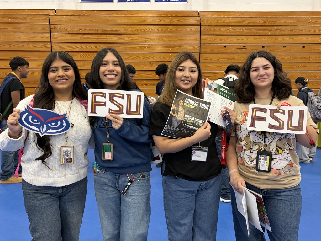 group of DHS students at colleg fair