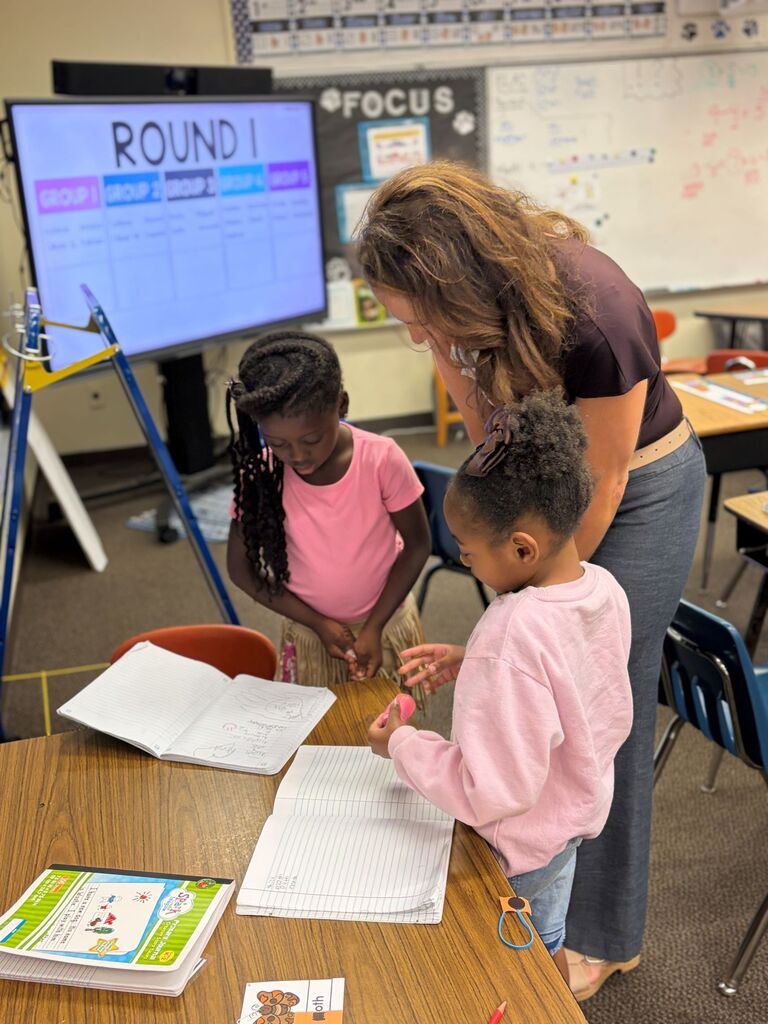 students show a lady their work