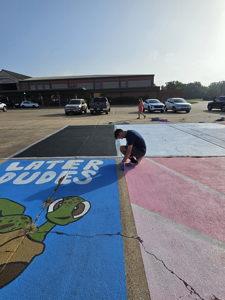Beat the heat, paint the lot! ☀️🎨 The Class of 2025 is already hard at work making their mark on North DeSoto High School! These early birds are out in full force, transforming their parking spots into creative masterpieces. We can’t wait to see the finished products!
Students report back to school on August 8th!
#NDHS25 #seniorparkingspots