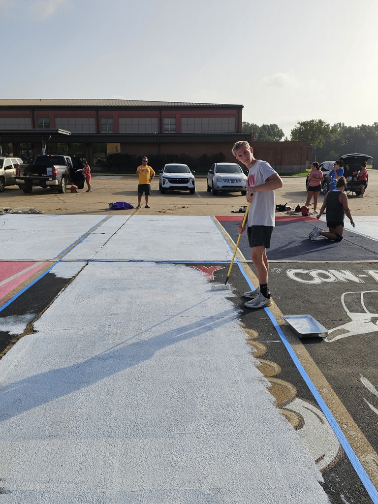 Beat the heat, paint the lot! ☀️🎨 The Class of 2025 is already hard at work making their mark on North DeSoto High School! These early birds are out in full force, transforming their parking spots into creative masterpieces. We can’t wait to see the finished products!
Students report back to school on August 8th!
#NDHS25 #seniorparkingspots