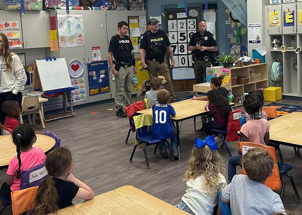 DeWitt Police officers visit DES Preschool
