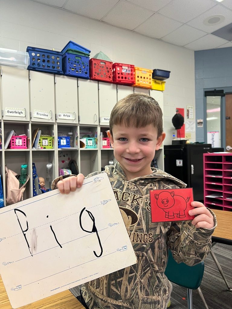 Students encoding words in Ms, Zoe's Kindergarten Class