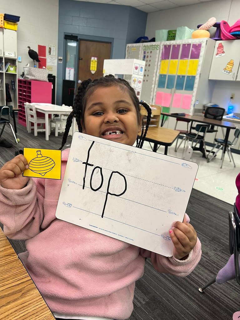 Students encoding words in Ms, Zoe's Kindergarten Class