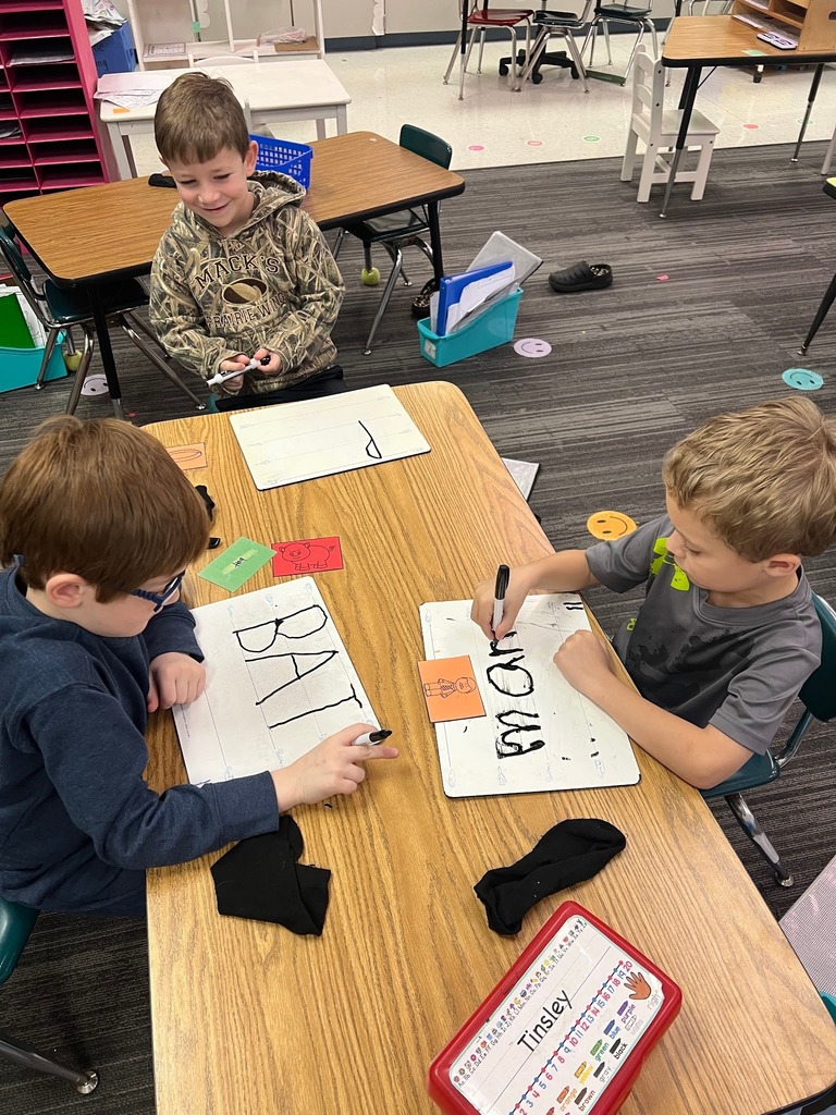 Students encoding words in Ms, Zoe's Kindergarten Class