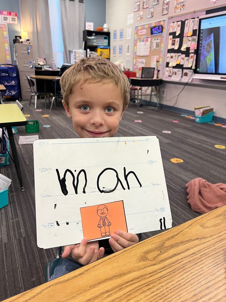 Students encoding words in Ms, Zoe's Kindergarten Class