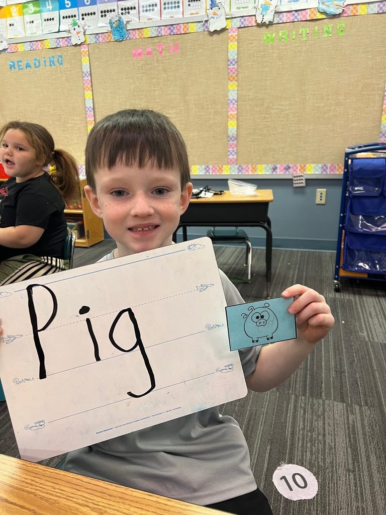 Students encoding words in Ms, Zoe's Kindergarten Class