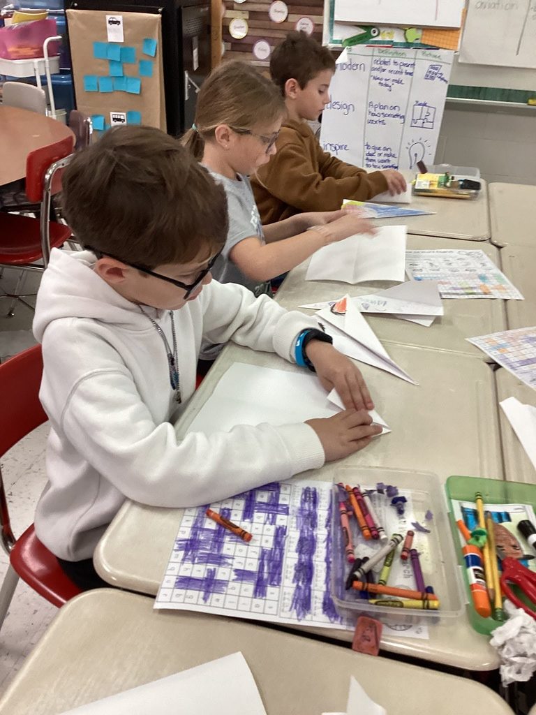 students learning about flight and famous pilots