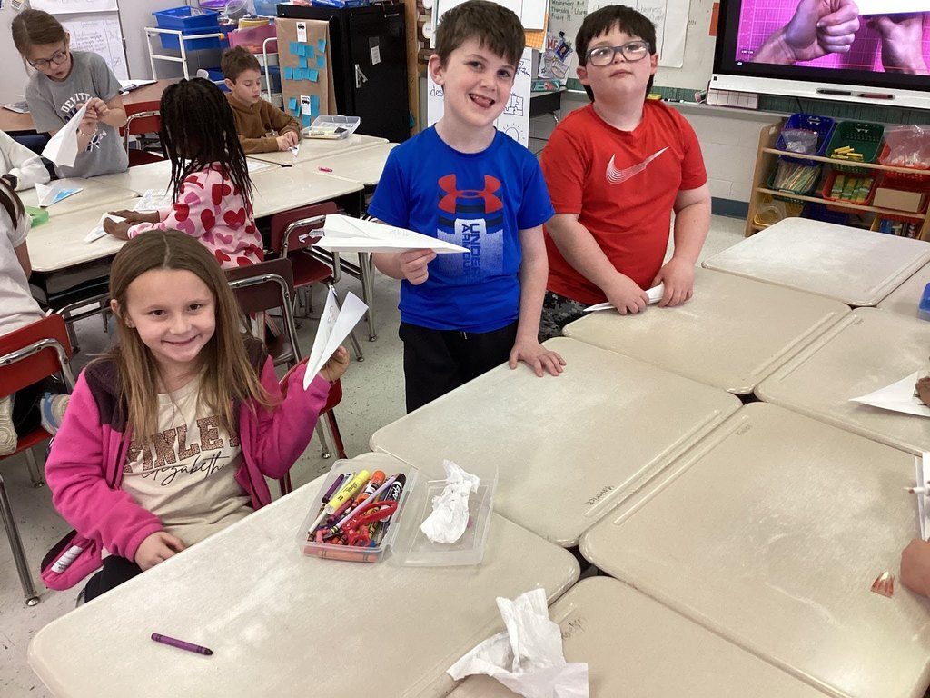 students learning about flight and famous pilots