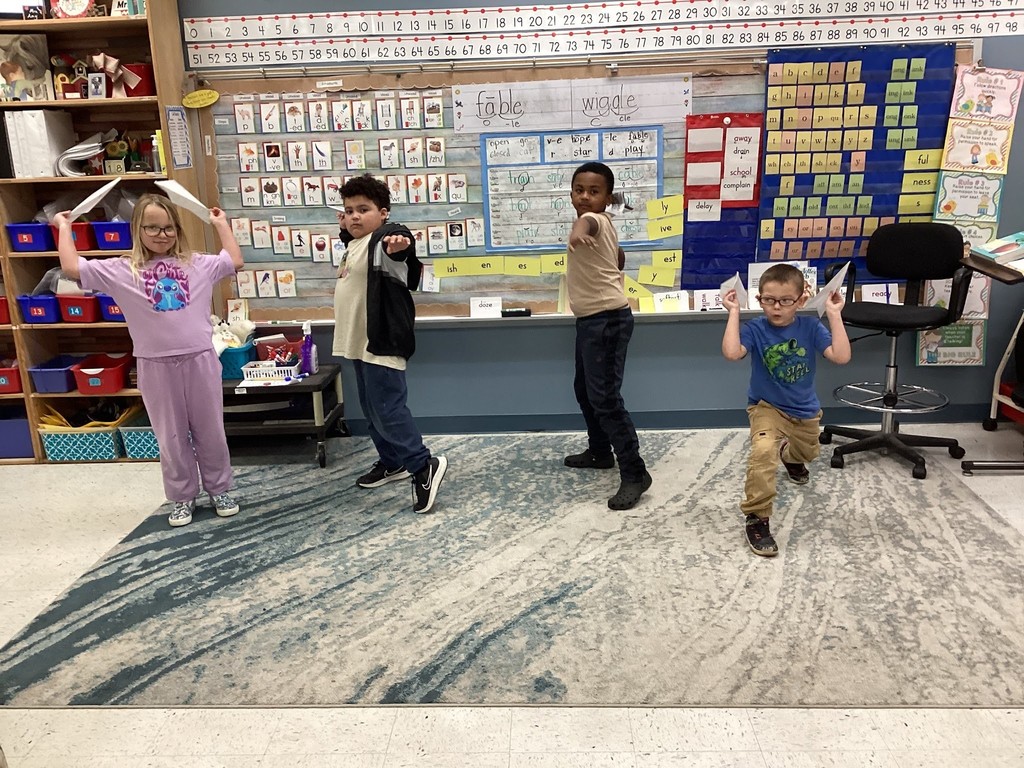 students learning about flight and famous pilots