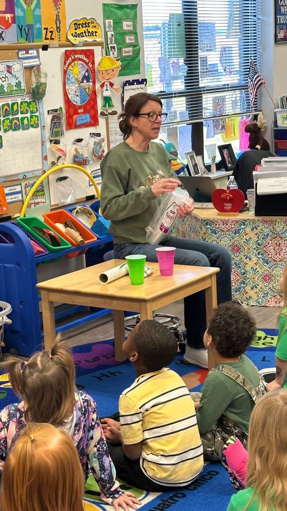 Mrs Wendy leading a science experiment with Pre-K Students